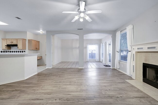 Building Photo - ***APPLICATION CURRENTLY UNDER REVIEW***Gorgeous Brick Home in Gated Shavano Bend