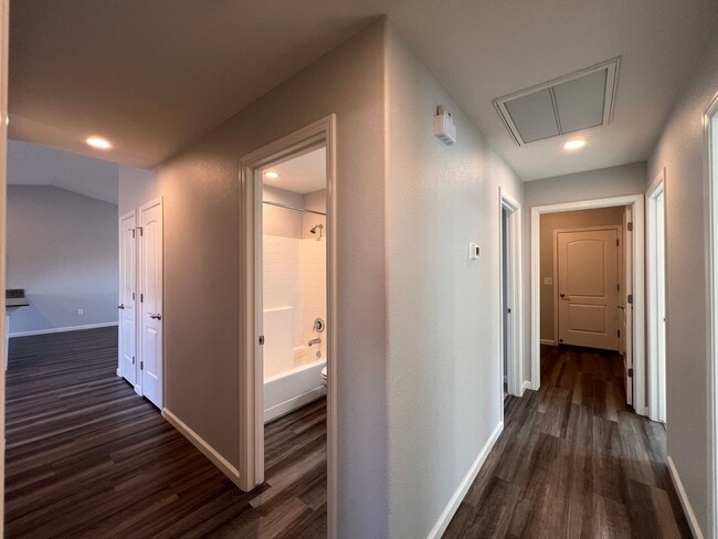 Building Photo - 4 Bedroom 2 Bathroom Fallon Home