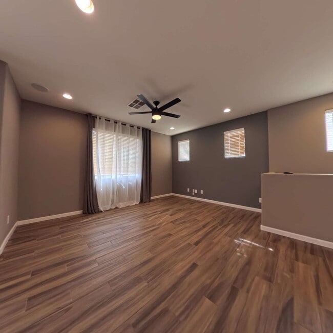 Building Photo - Stylish 2 bedroom 2 bathroom 1 Attached Car Garage at Tripoly South