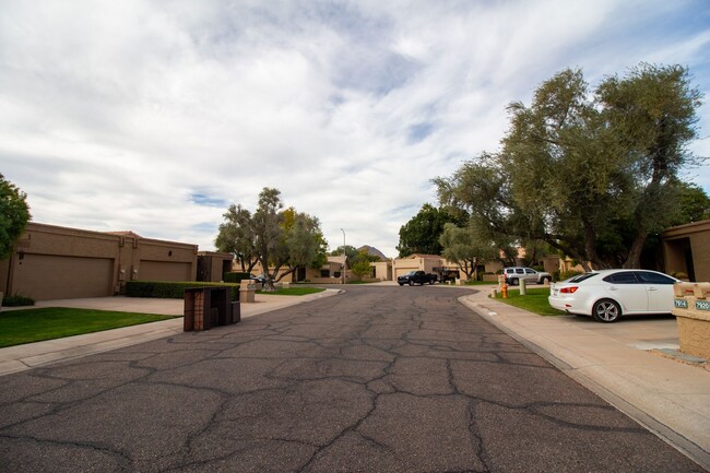 Building Photo - Scottsdale - McCormick Ranch Home - 3 Bedr...