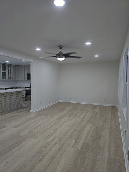 Building Photo - 2347 Greenway Dr