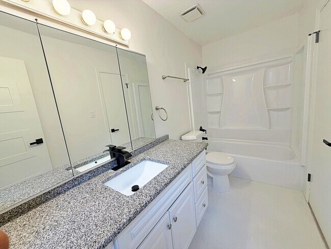 Building Photo - 440 Lear Ct