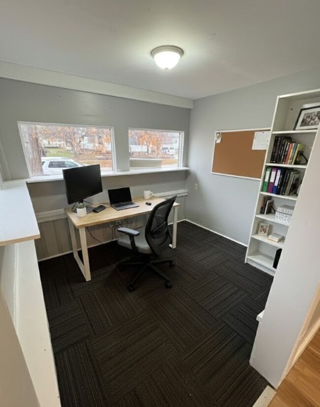 Building Photo - 2 Bed House for Rent!