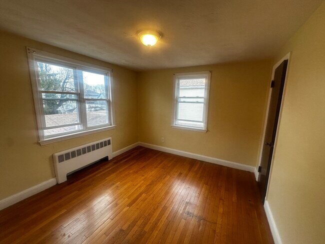 Building Photo - 296 Wood Ave