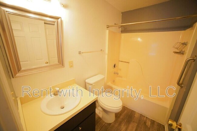 Building Photo - 6315 S Placid Pl