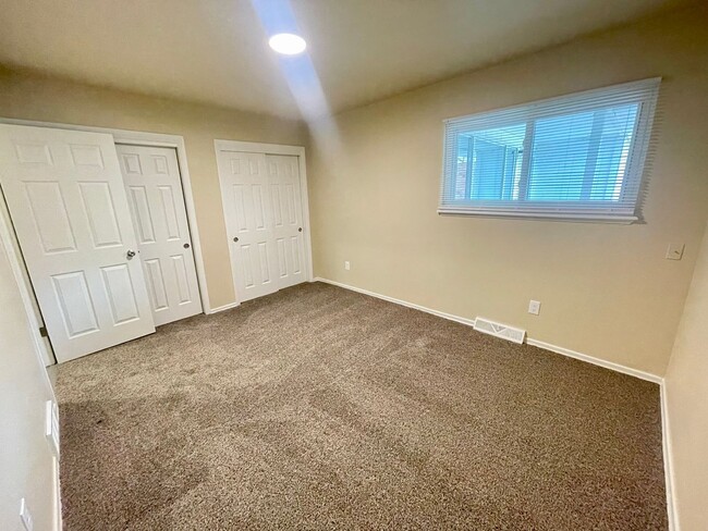 Building Photo - Newly Remodeled 2 Bed 1 Bath Home