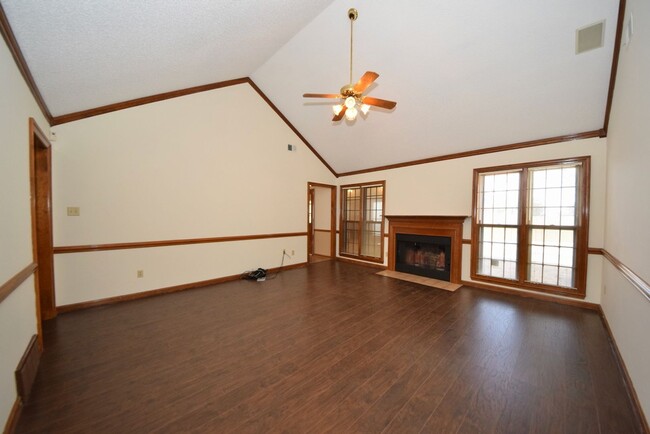 Building Photo - Very nice 3 bed 2 bath home near E. Holmes...
