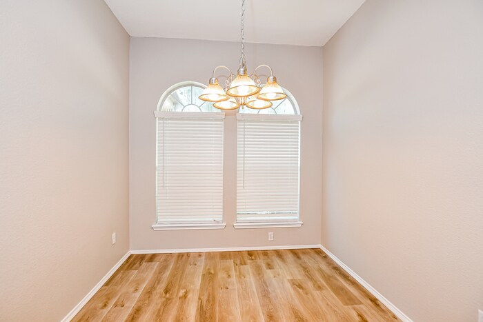 Building Photo - 513 Colt Dr