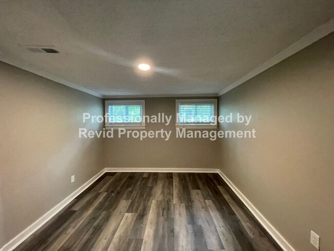 Building Photo - 1137 Catalina St