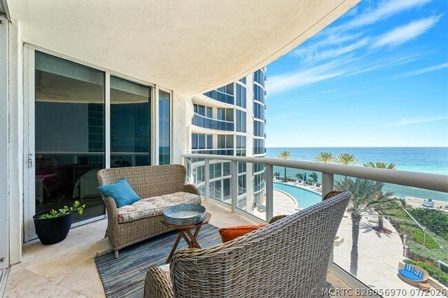 Building Photo - 17201 Collins Ave