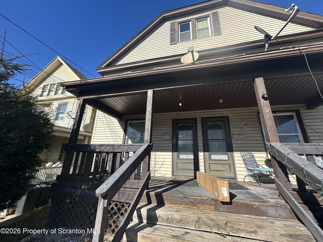 Building Photo - 945 Woodlawn St