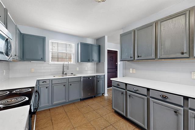Building Photo - 621 Berry Tr