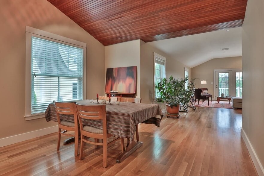 Building Photo - 26 N Main, 3