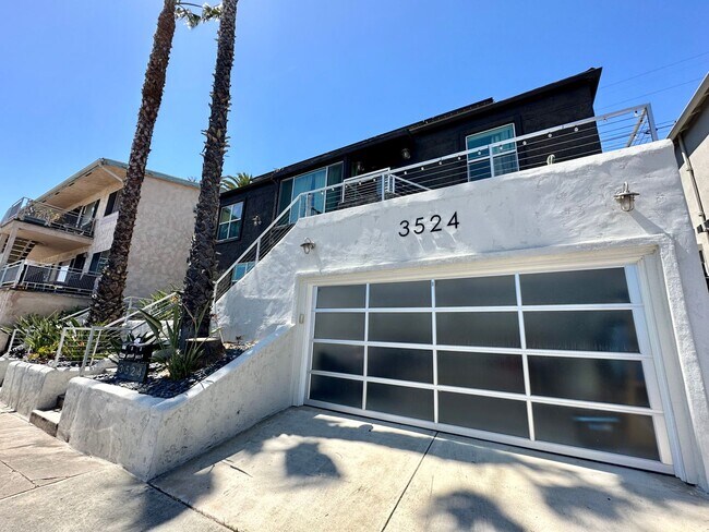Building Photo - North Park/Hillcrest- Modern and Spacious 2 Bedroom with 2 Car Garage, Washer/Dryer and AC.