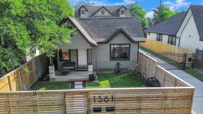 Building Photo - 1561 Scharpe St