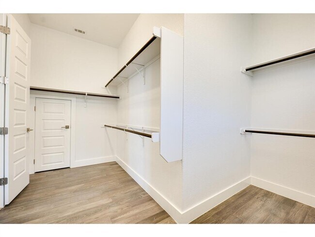 Building Photo - 523 Baldovino Skyway