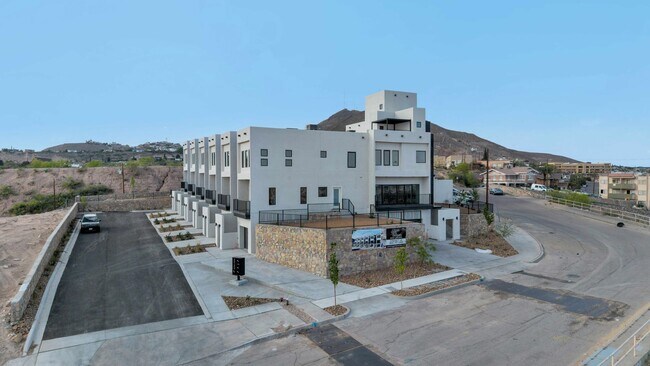 Building Photo - 1519 Golden Hill Terrace
