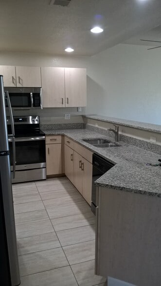 Building Photo - 1986 S University Blvd