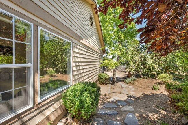 Building Photo - 14220 W Windriver Ln