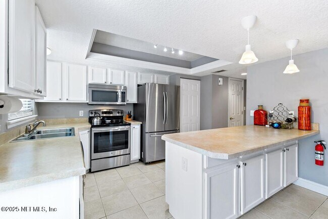 Building Photo - 5400 La Moya Ave