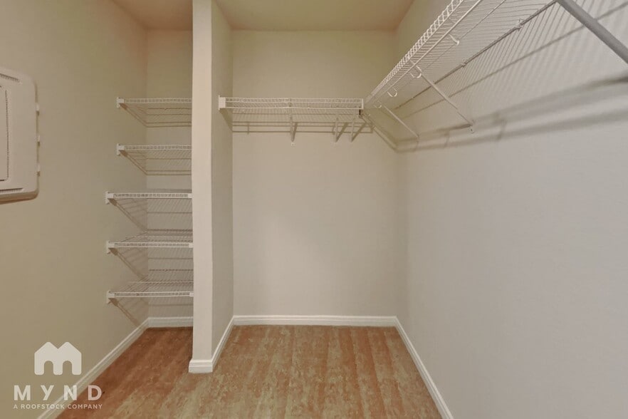 Building Photo - 10397 Sweetwater Creek Dr
