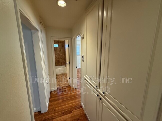 Building Photo - 2116 39th St