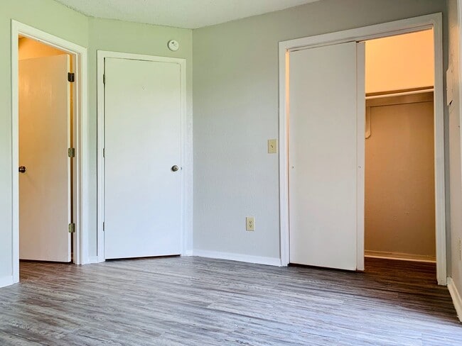 Building Photo - 2BD 2BA Duplex in NW OKC!!