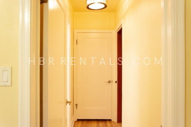 Building Photo - Charming Single-Story Home in the Heart of...