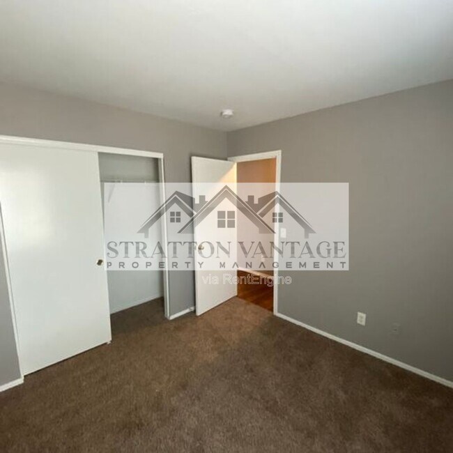 Building Photo - 864 S 239th Ln