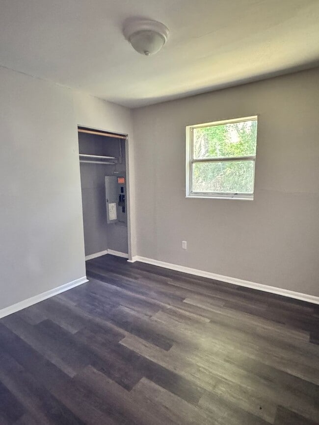Building Photo - 203 D St