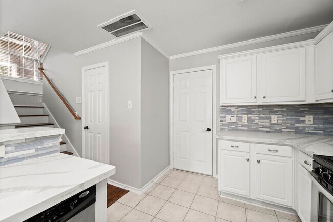 Building Photo - 26 Musgrove Pl