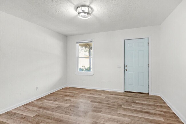 Building Photo - 2101 W Romana St