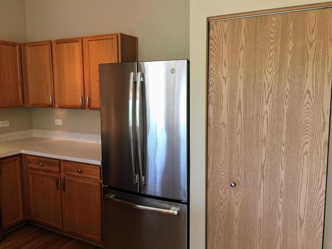 Building Photo - 525 Silverstone Dr