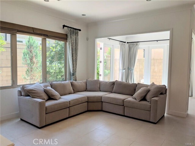 Building Photo - 62 Acorn