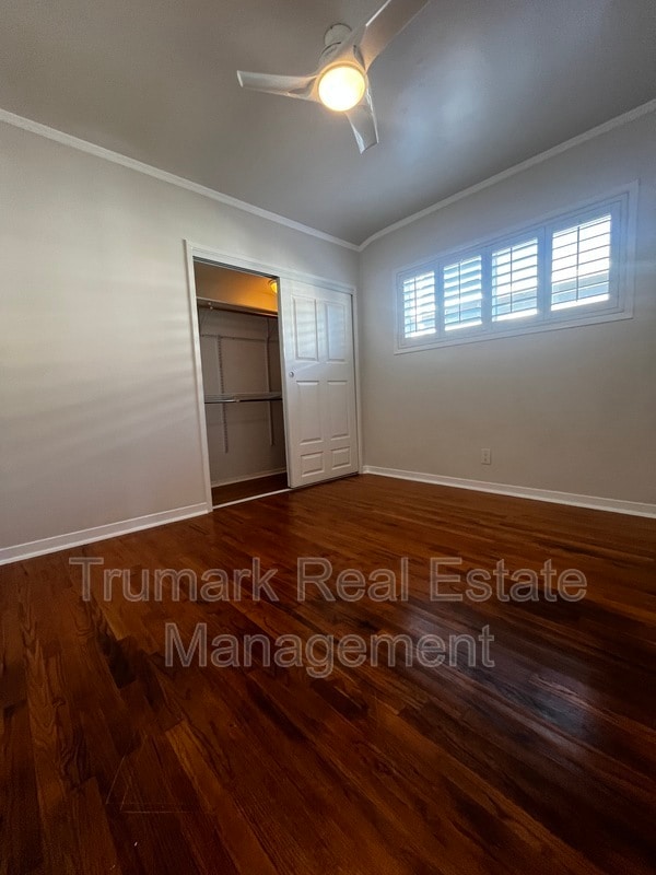 Building Photo - 337 S Beachwood Dr