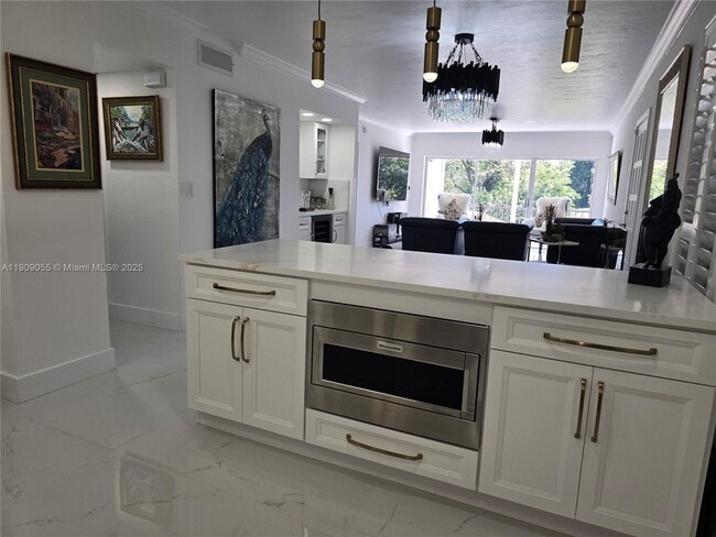 Building Photo - 6010 S Falls Cir Dr