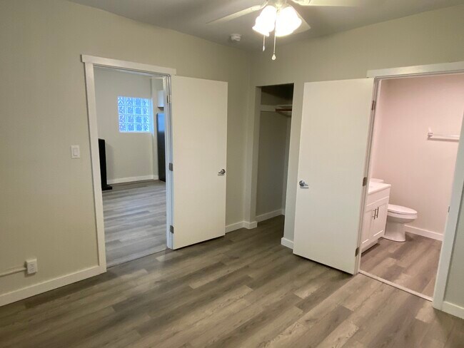 Building Photo - 2126 N 25th Pl