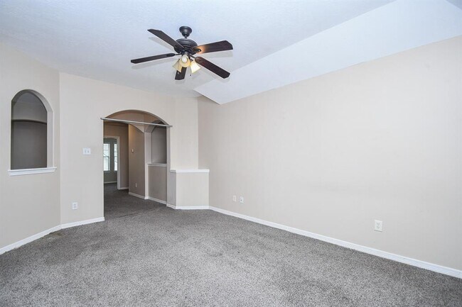 Building Photo - 21915 Stockbridge Ln