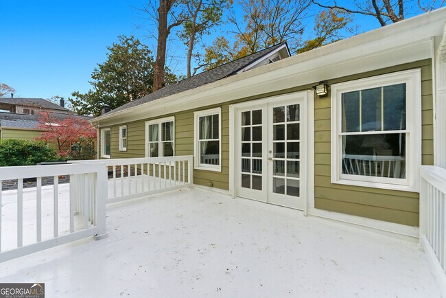 Building Photo - 302 Hascall Rd NW