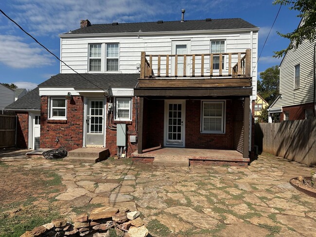 Building Photo - Historic Charm