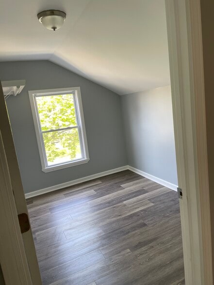 Building Photo - 99 Tillotson St