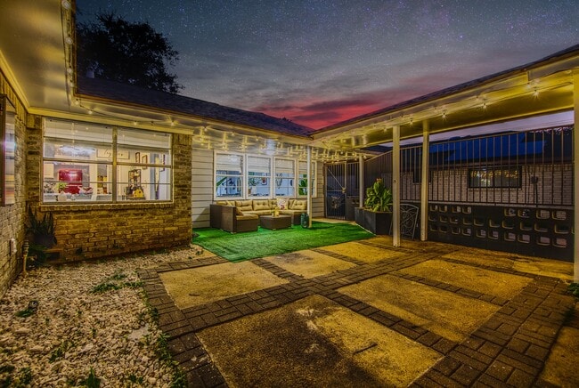 Building Photo - 13330 Trompilla Ln