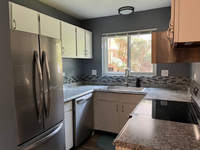 Building Photo - 431 Berkshire Dr