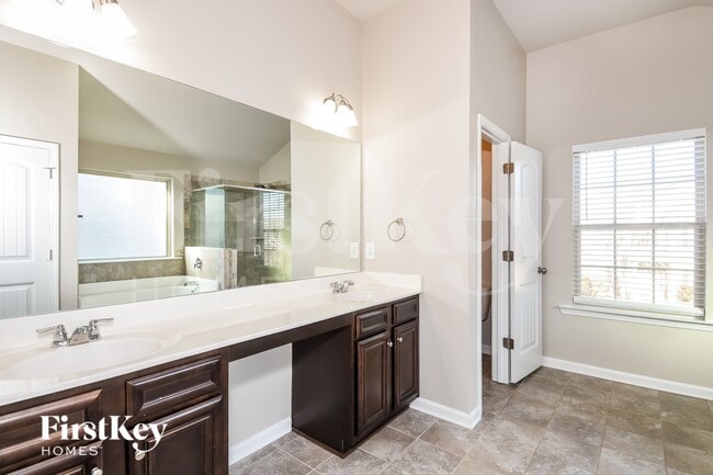 Building Photo - 204 Sleepy Way