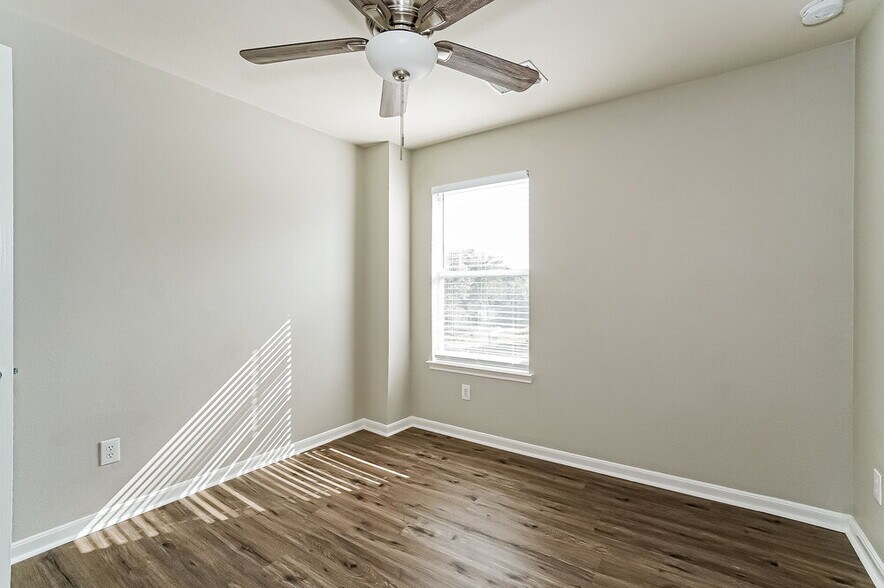 Building Photo - 11410 Sugar Bowl Dr