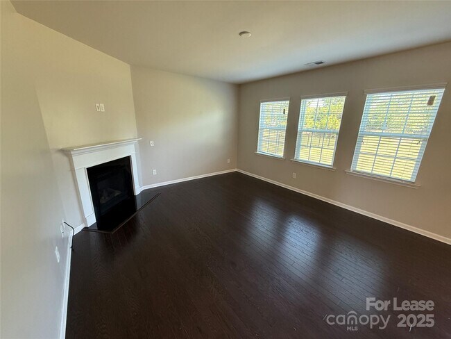 Building Photo - 15124 Evergreen House Dr