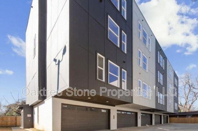 Building Photo - 456 Parkway Dr NE