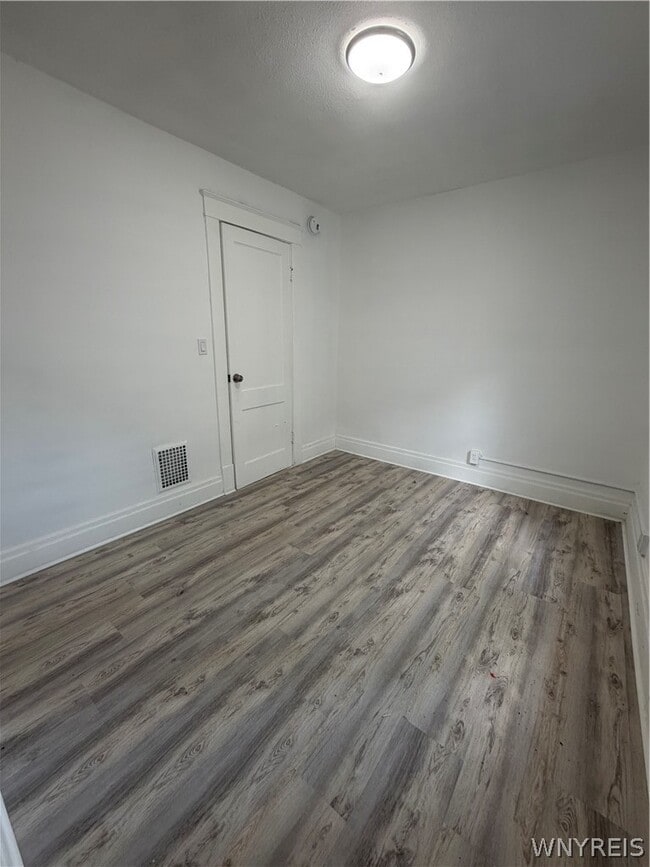 Building Photo - 1533 La Salle Ave