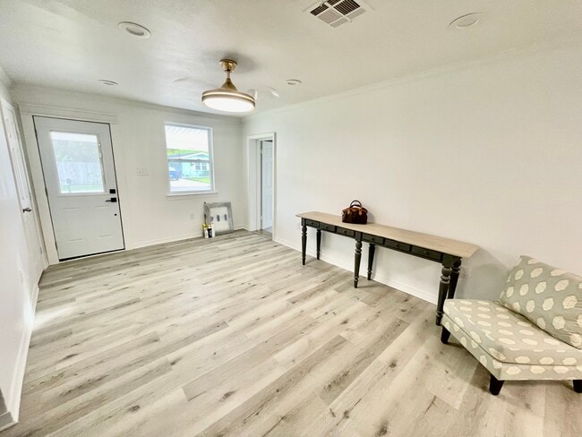 Building Photo - 9305 River Ln