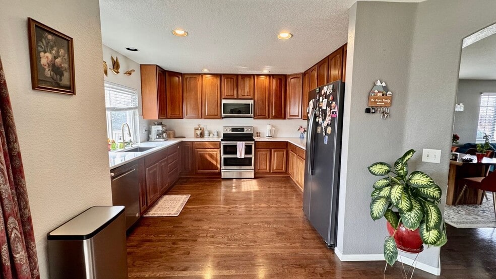 Building Photo - 2208 Buttercup St